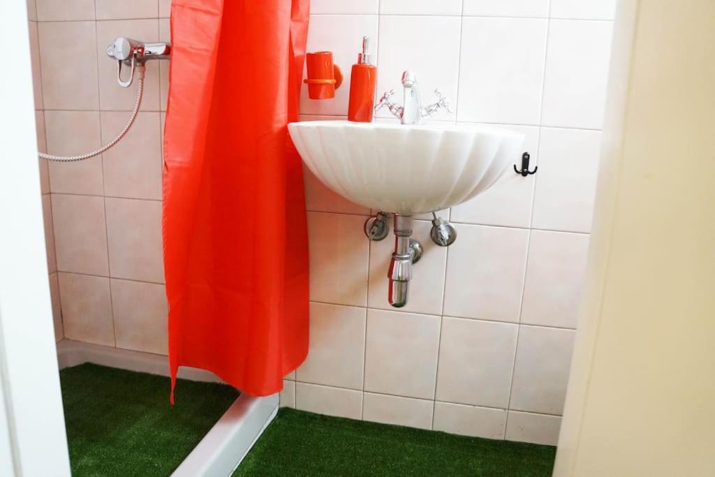 Sunny 25sq Flat, 6th Floor Афины